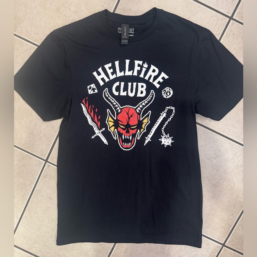 Stranger Things NWOT Black Hellfire Club Graphic T-Shirt size small